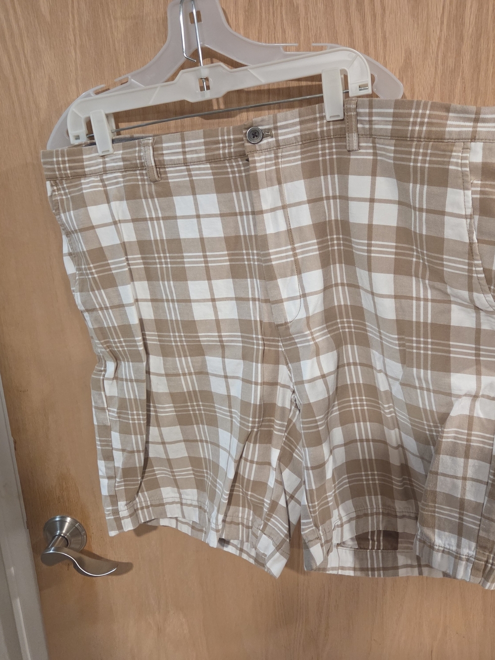 Mem's Amazon Essentials Beige and White Plaid Shorts